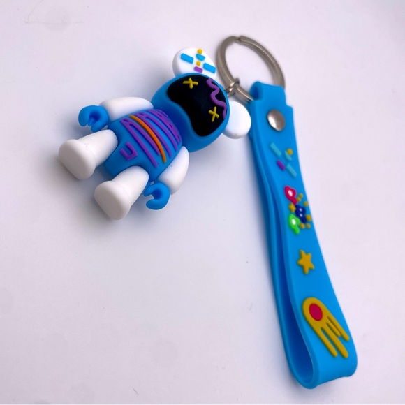 BLUE ASTRONAUT MOUSE | Bag Charm | Keychain (Brand New!) ✨ - Picture 3 of 5